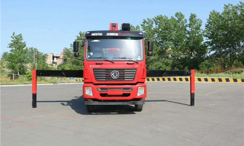 16噸東風(fēng)錦程前四后八隨車(chē)吊 
