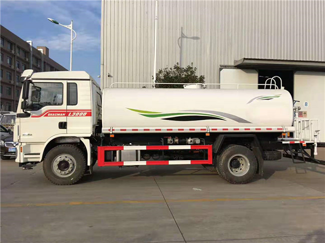 陜汽德龍灑水車廠家.jpg
