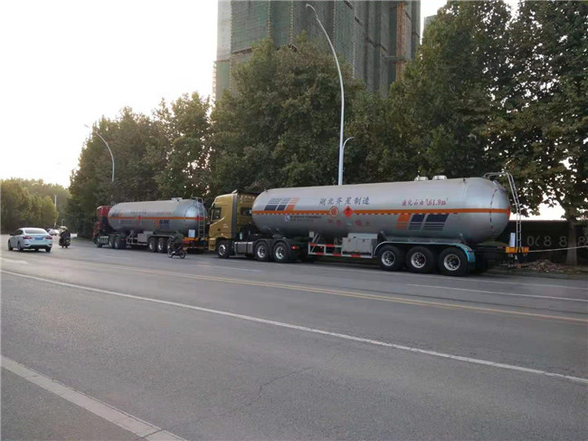 61.9立方液化氣半掛車.jpg