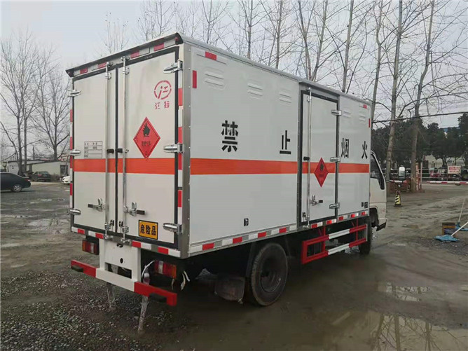 易燃?xì)怏w運輸車.jpg