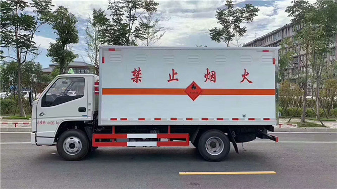 易燃液體運(yùn)輸車參數(shù).jpg